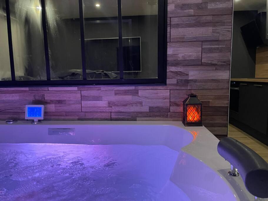 Charmante Residence De Tourisme Avec Jacuzzi クレシー・ラ・シャペル エクステリア 写真